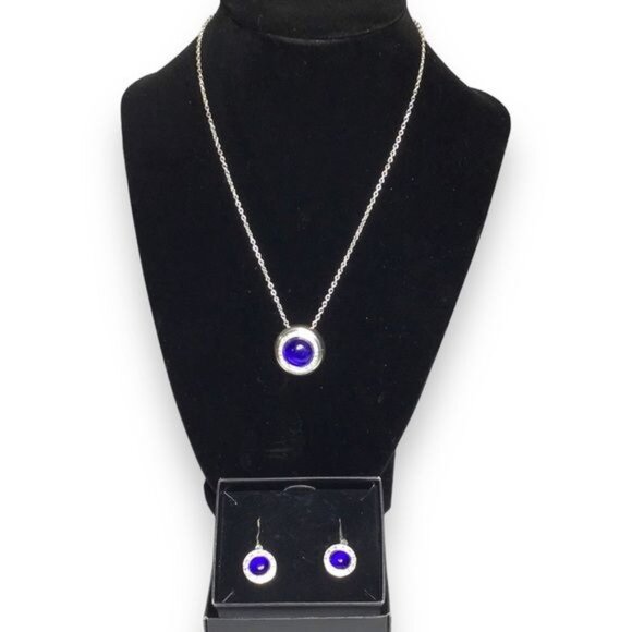 Avon Alluring Silvertone with Blue Stone Necklace/Earrings Gift Set - (NIB) - Picture 1 of 8